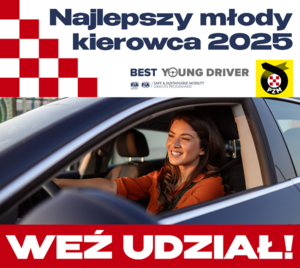 Kobieta, która siedzi za kierownicą pojazdu, nad nią widnieje podpis Najlepszy młody kierowca 2025 i Best Youn Driver