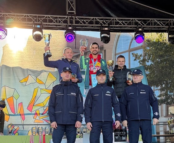 Zwycięscy maratonu na podium