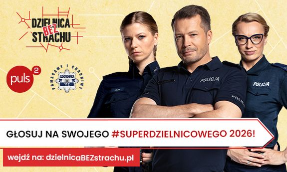 Plakat plebiscytu Dzielnica Bez Strachu. Trzy osoby - dwie kobiety i mężczyzna w środku. Ubrani w policyjne, granatowe mundury, Logo czerwone PULS 2 i logo Komendy Głównej Policji. Plakat na żółtym tle.