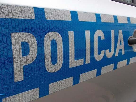 Napisz policja na radiowozie oznakowanym - szary napis na niebieskim tle