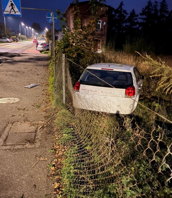 zdjęcia samochodu uczestniczącego w zdarzeniu